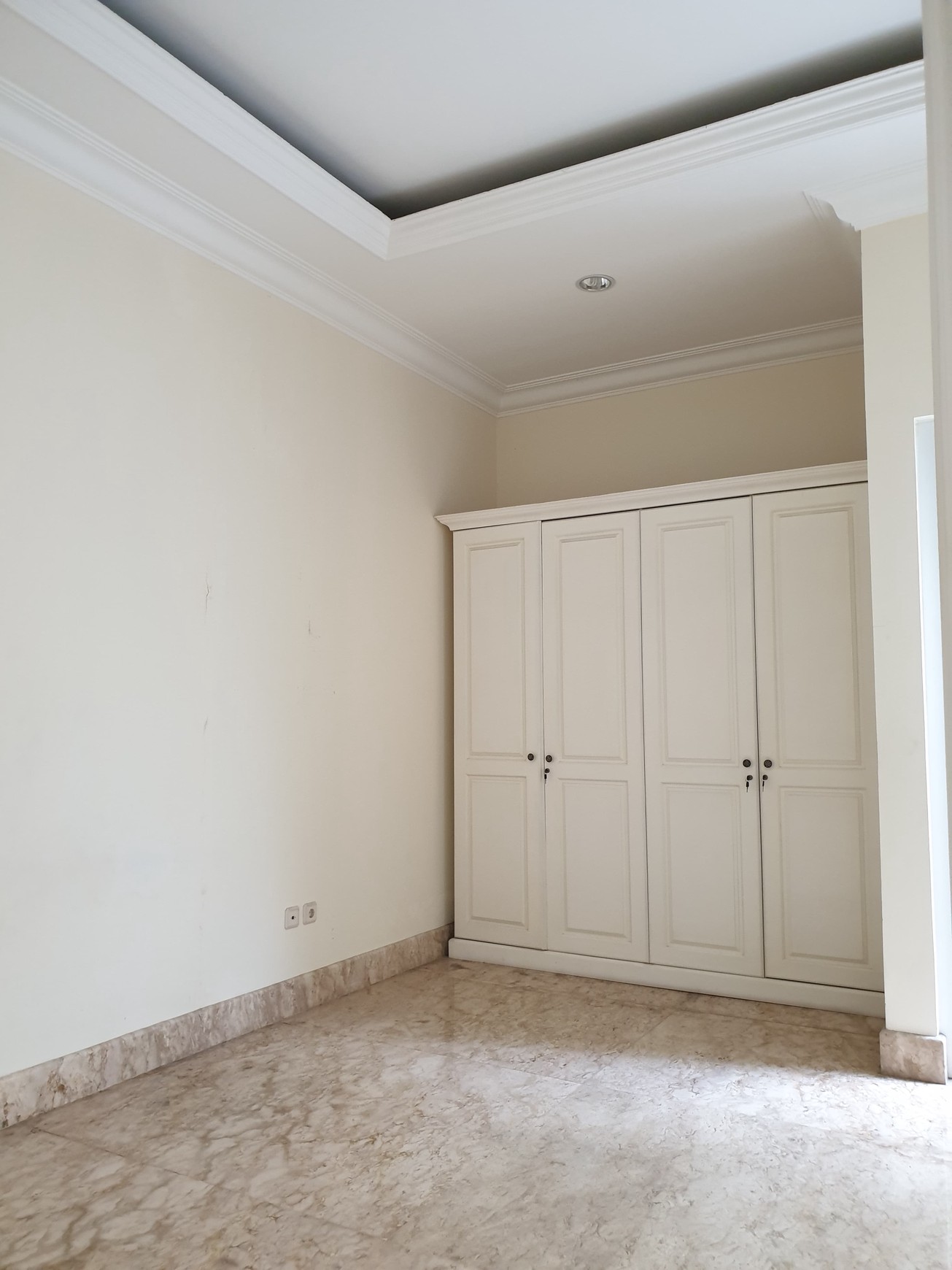 Rumah Mewah gaya  American Classic di Pondok Indah Area  Hanya 5 menit dari Pondok Indah Mall