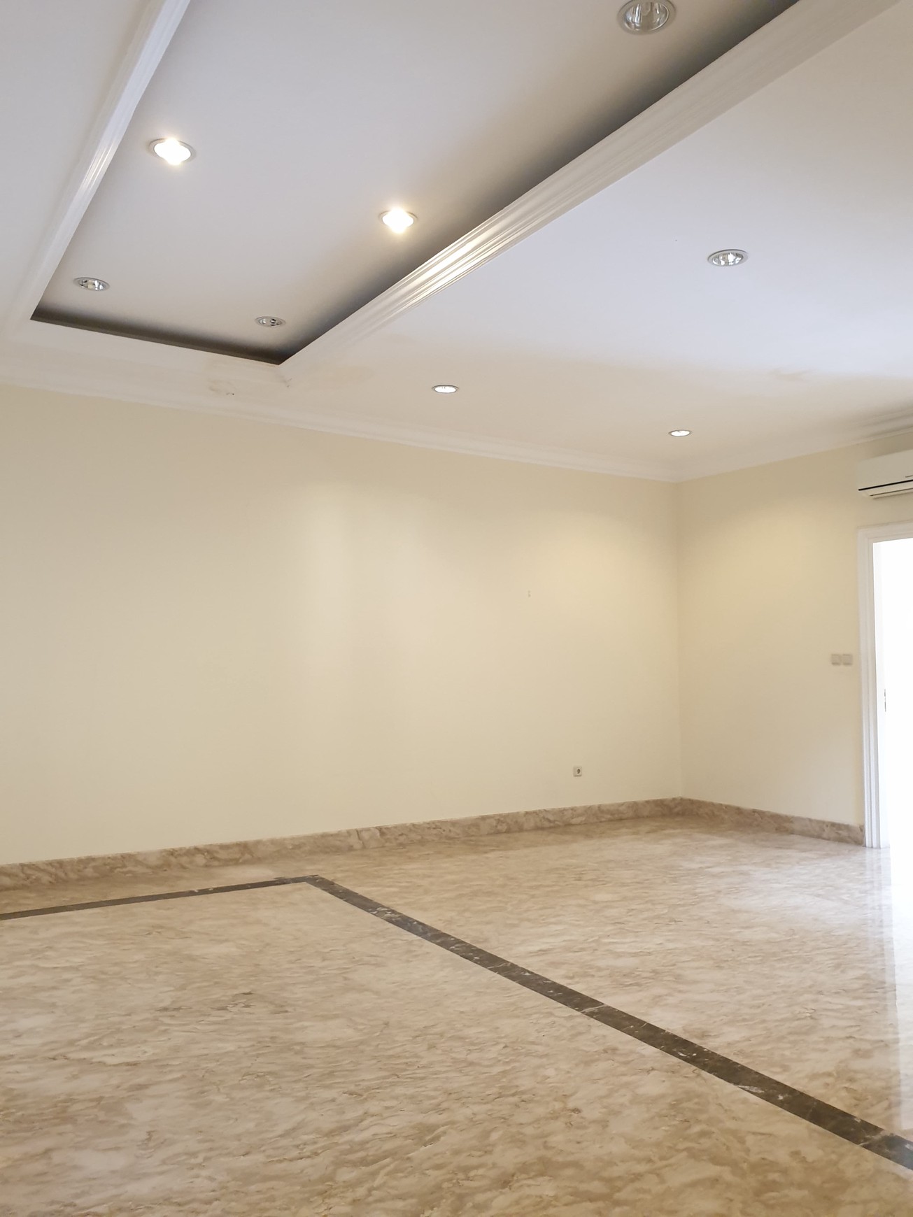 Rumah Mewah gaya  American Classic di Pondok Indah Area  Hanya 5 menit dari Pondok Indah Mall