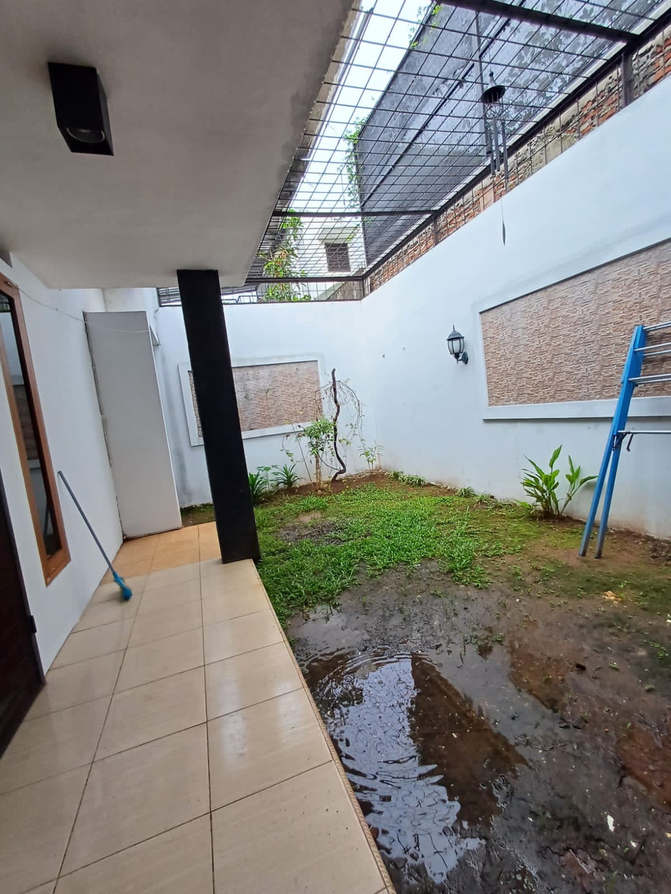 Rumah Rapih, Bagus Lingkunagn aman dan nyaman dalam Cluster.
