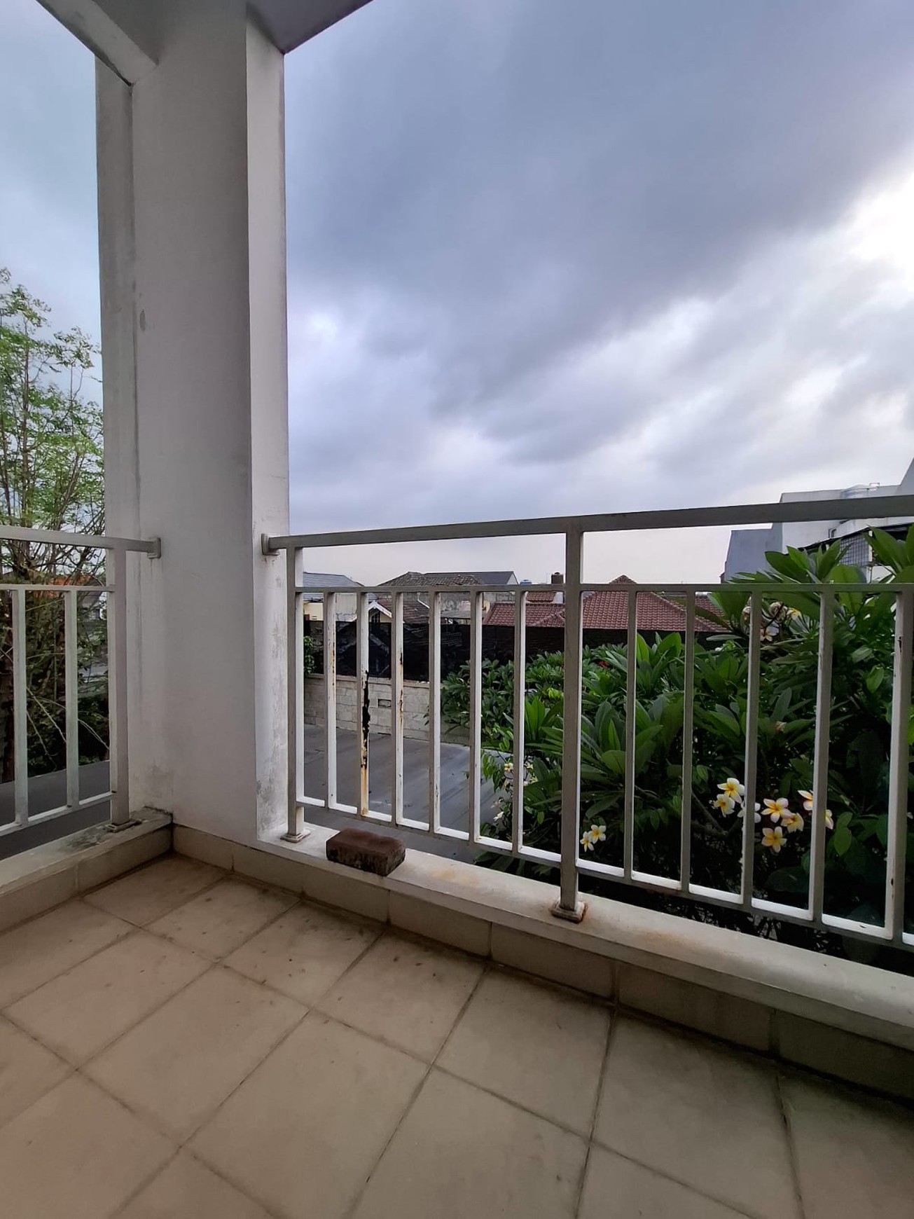 Rumah 2 lantai, bebas banjir siap huni dalam Cluster di Pondok Ranji.