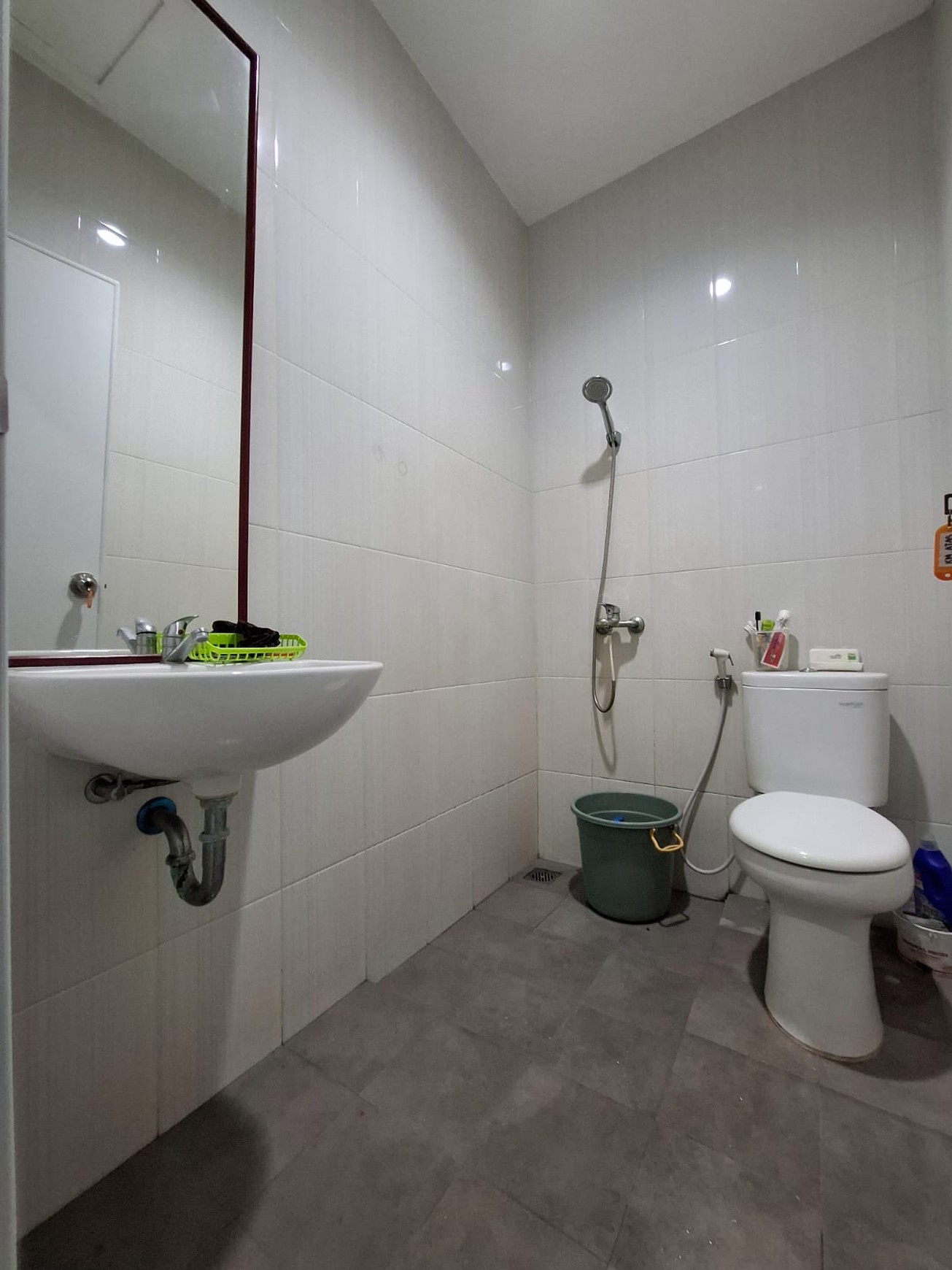 Rumah 2 lantai, bebas banjir siap huni dalam Cluster di Pondok Ranji.