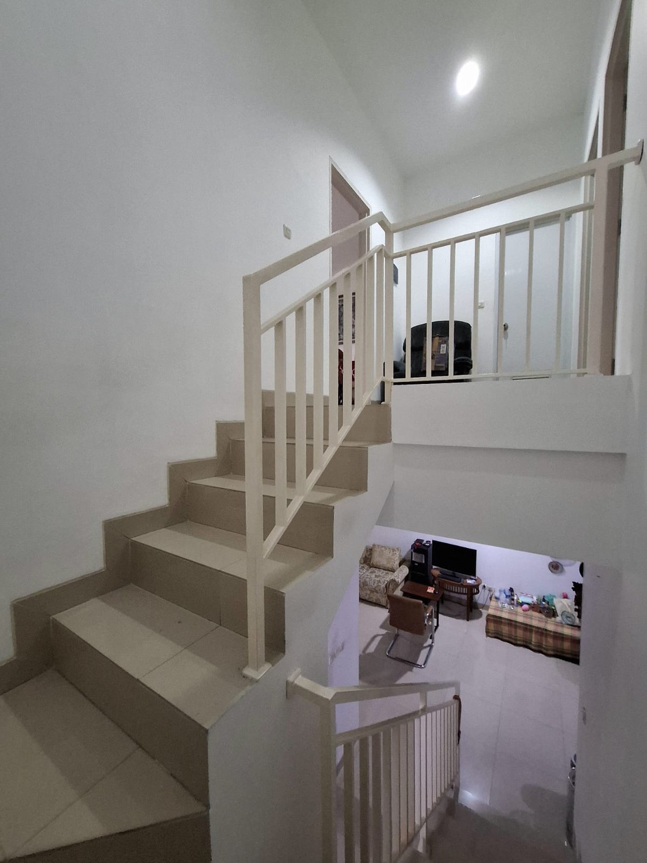 Rumah 2 lantai, bebas banjir siap huni dalam Cluster di Pondok Ranji.