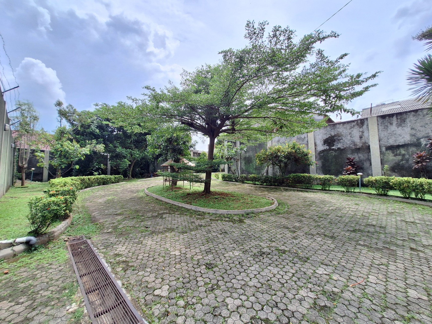 Tanah baru dekat tugu luas 1761 rumah hitung tanah harga cantik