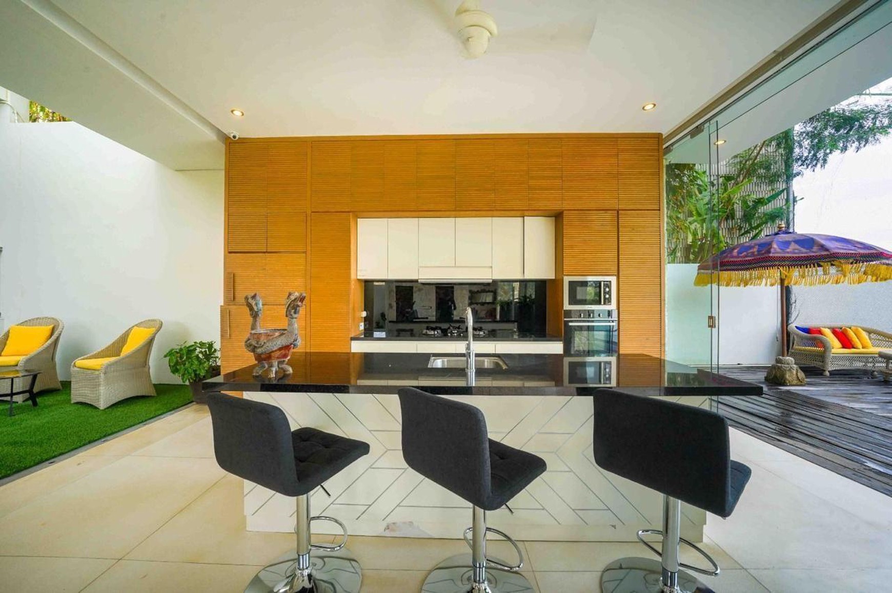 Luxury Golf-Front Estate with Panoramic Ocean Views in Pecatu, Uluwatu
