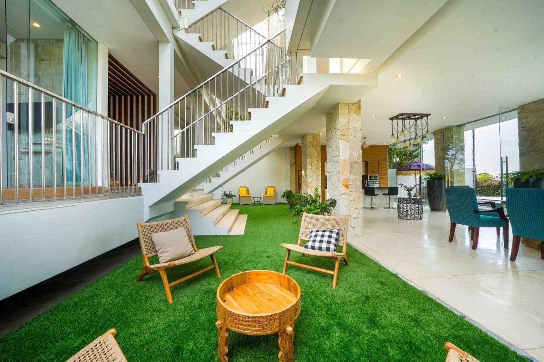 Luxury Golf-Front Estate with Panoramic Ocean Views in Pecatu, Uluwatu