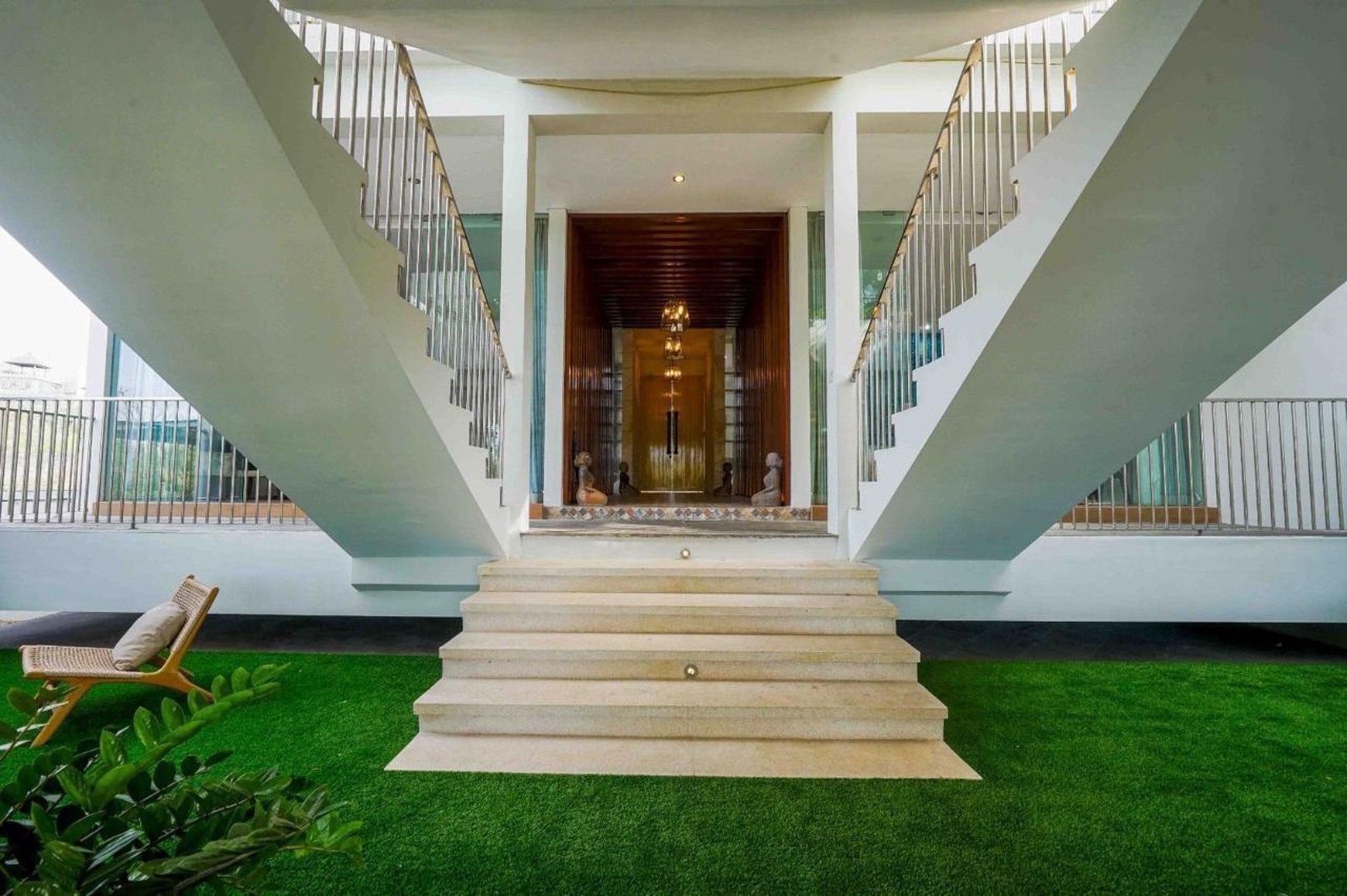 Luxury Golf-Front Estate with Panoramic Ocean Views in Pecatu, Uluwatu
