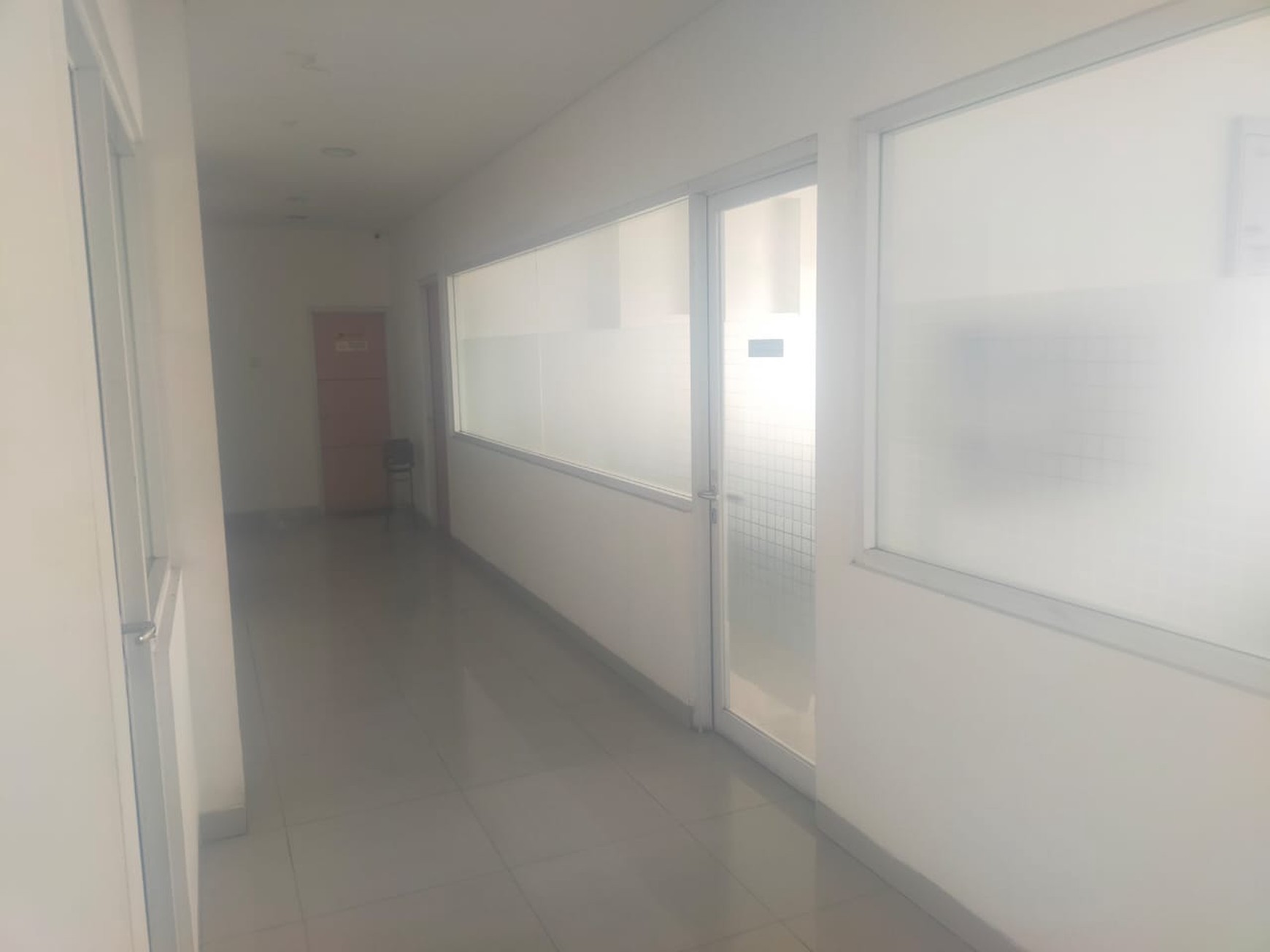 Disewakan Ex Showroom Mobil Surabaya Barat Jalan Raya Menganti - Lakarsantri - Wiyung - Nol Jalan Raya - Parkiran Mobil Luas dekat Pakuwon Mall, Citraland , Wisata Bukit Mas 
