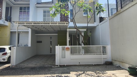 Rumah Keluarga Surabaya Timur: Hadap Selatan, SHM, Bonus AC