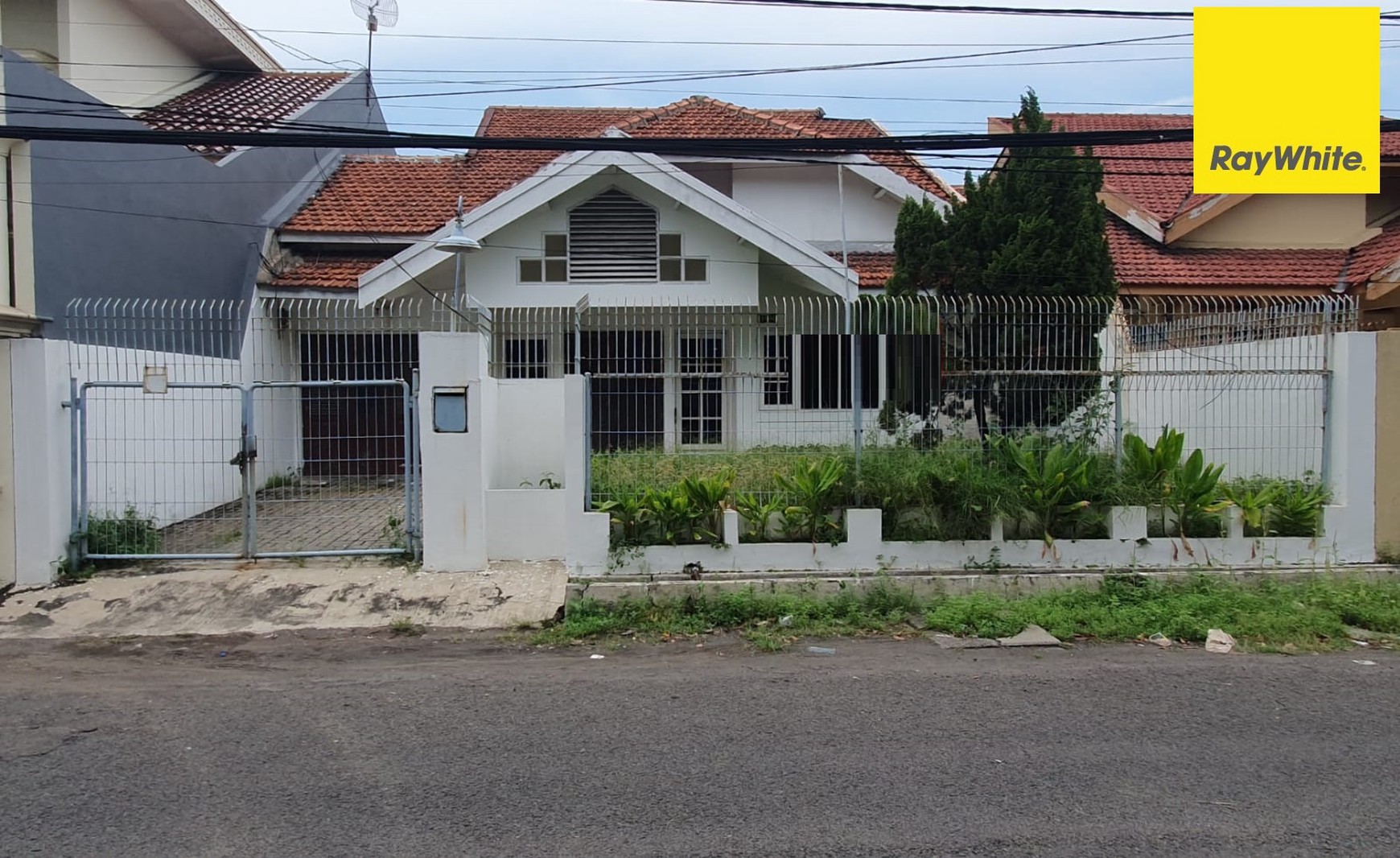 Dijual Rumah SHM di Nginden Intan Utara Surabaya