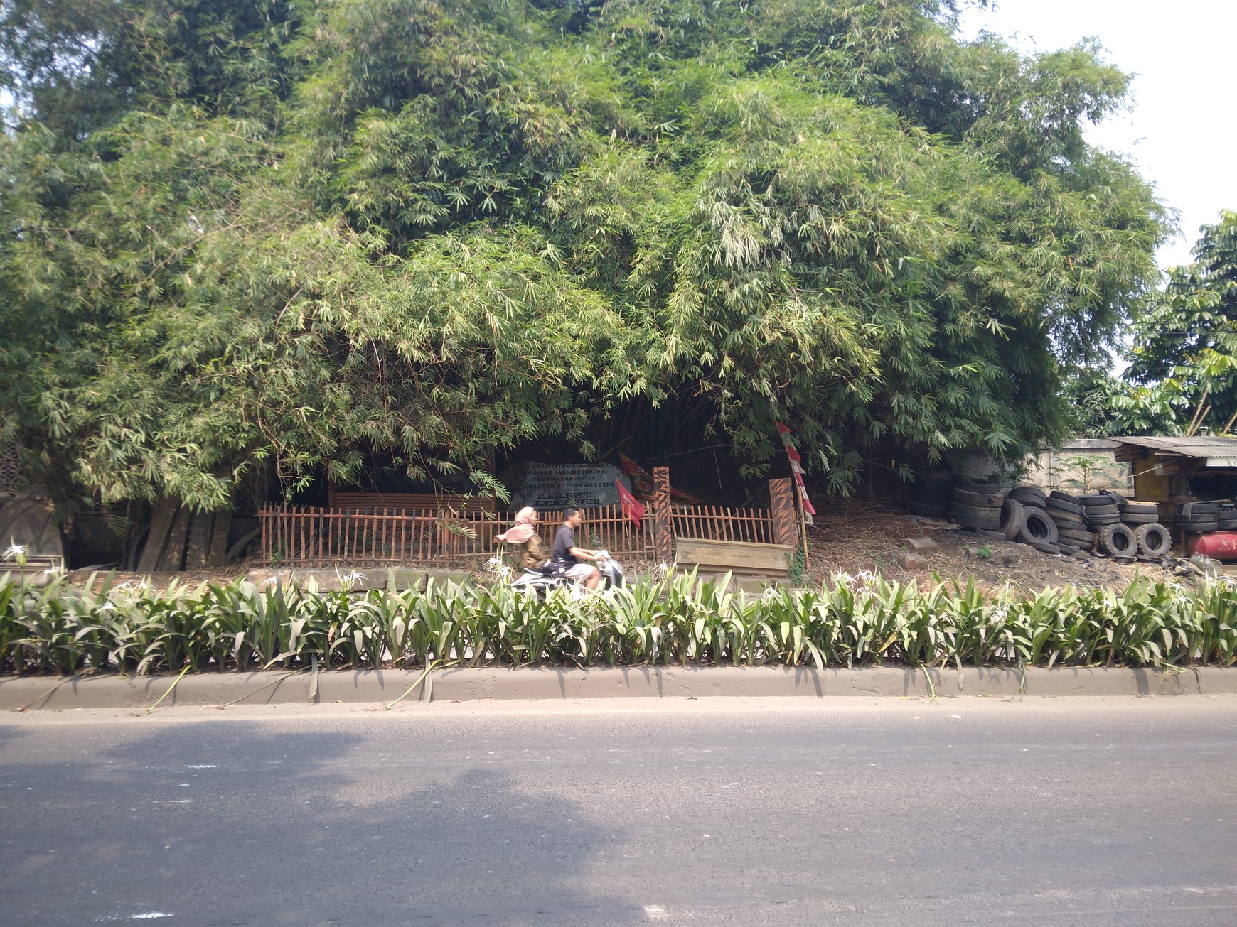 TANAH PINGGIR JALAN RAYA CIPENDAWA BAGUS UNTUK USAHA DEKAT KE TOLL JATI ASIH