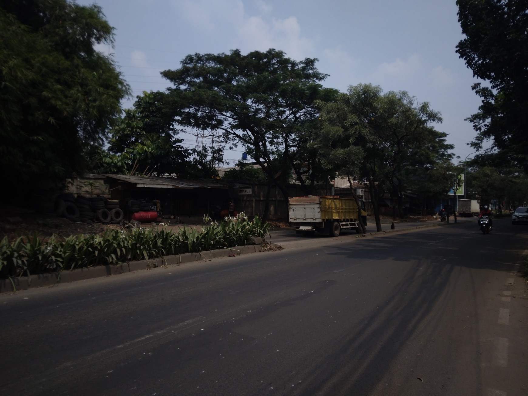 TANAH PINGGIR JALAN RAYA CIPENDAWA BAGUS UNTUK USAHA DEKAT KE TOLL JATI ASIH