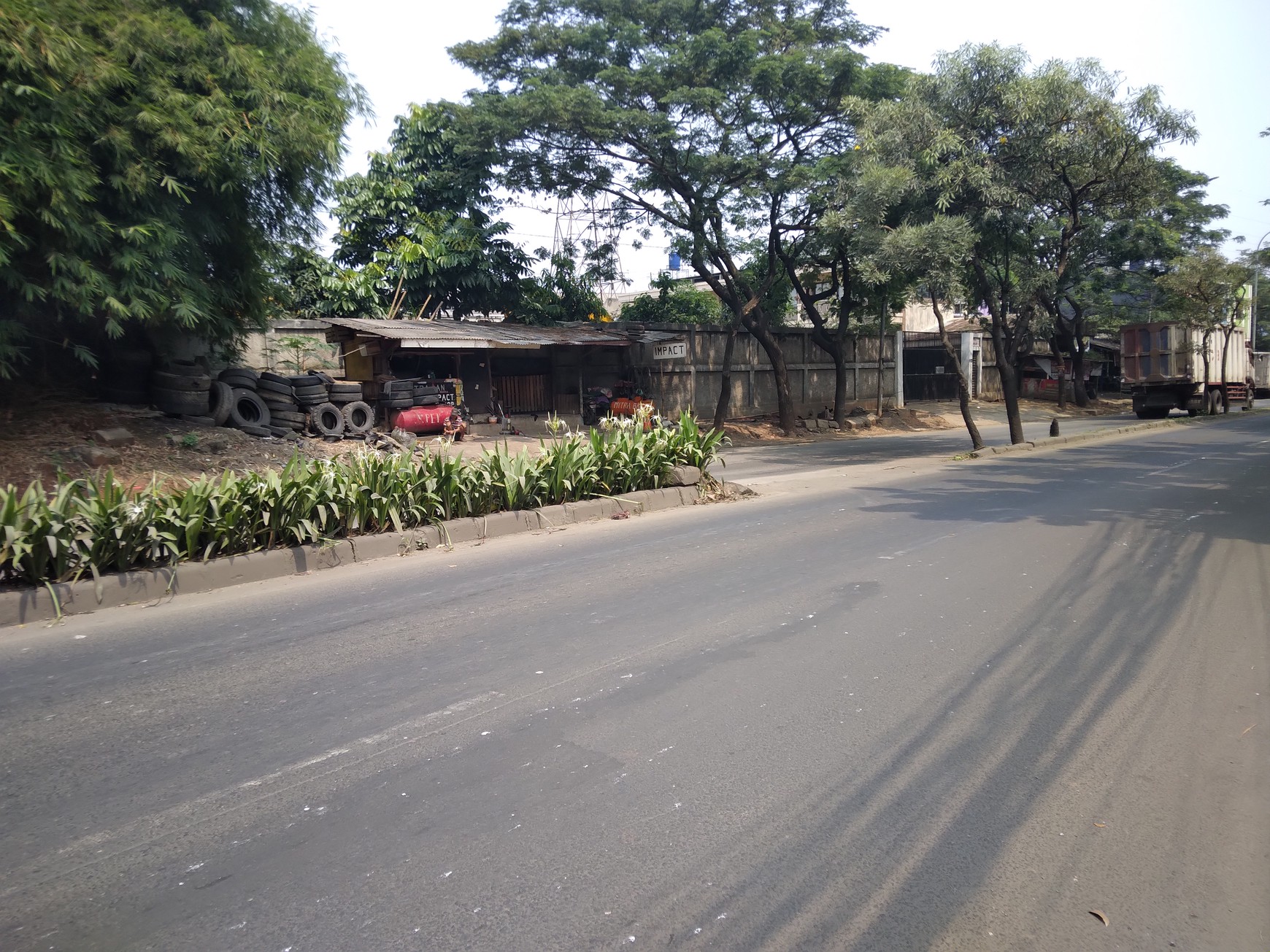 TANAH PINGGIR JALAN RAYA CIPENDAWA BAGUS UNTUK USAHA DEKAT KE TOLL JATI ASIH