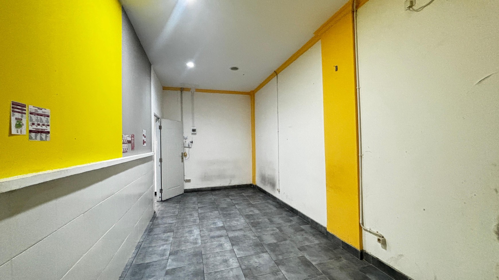Ruang Usaha Satu Lantai Dalam Ruko, Dengan Fasilitas Lift Di Kawasan Komersial, Di Jl.Tebet Raya, Tebet