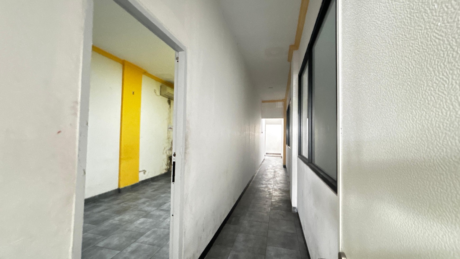 Ruang Usaha Satu Lantai Dalam Ruko, Dengan Fasilitas Lift Di Kawasan Komersial, Di Jl.Tebet Raya, Tebet