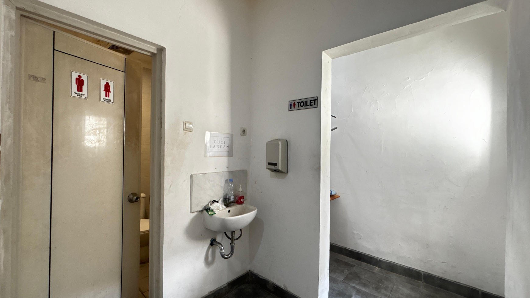 Ruang Usaha Satu Lantai Dalam Ruko, Dengan Fasilitas Lift Di Kawasan Komersial, Di Jl.Tebet Raya, Tebet
