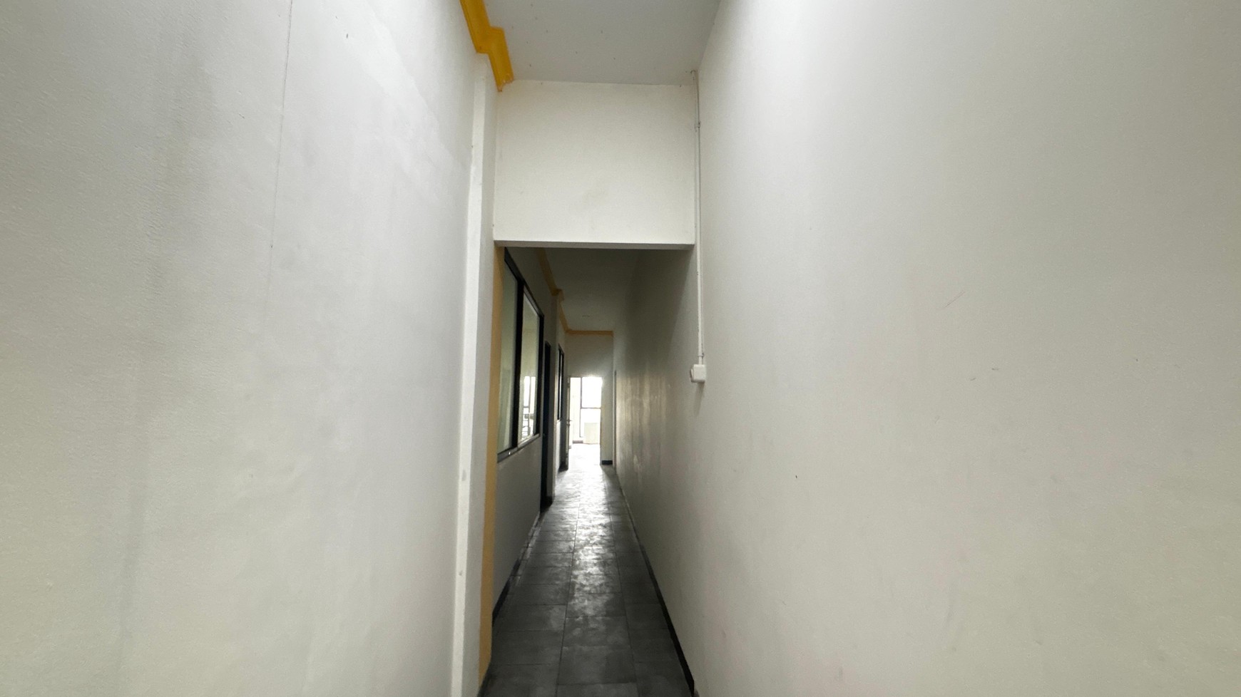 Ruang Usaha Satu Lantai Dalam Ruko, Dengan Fasilitas Lift Di Kawasan Komersial, Di Jl.Tebet Raya, Tebet