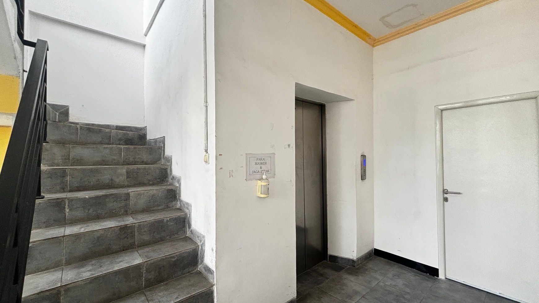 Ruang Usaha Satu Lantai Dalam Ruko, Dengan Fasilitas Lift Di Kawasan Komersial, Di Jl.Tebet Raya, Tebet