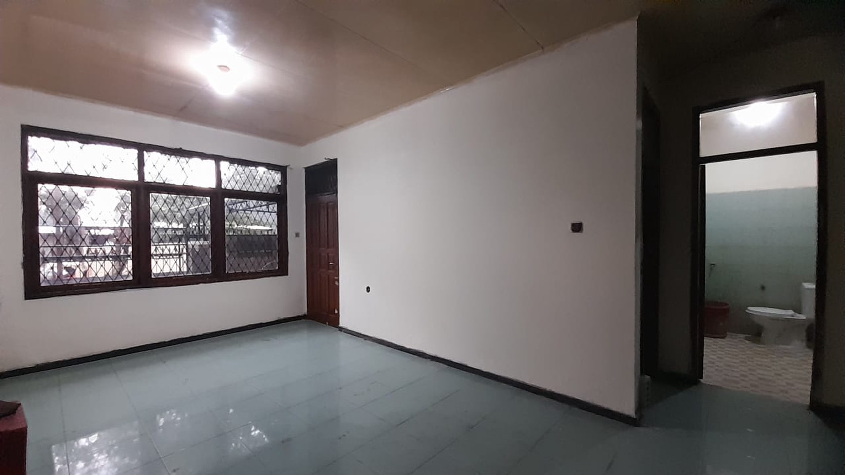 Disewa Rumah 2 Lantai Lokasi Strategis di Mainroad Sarijadi