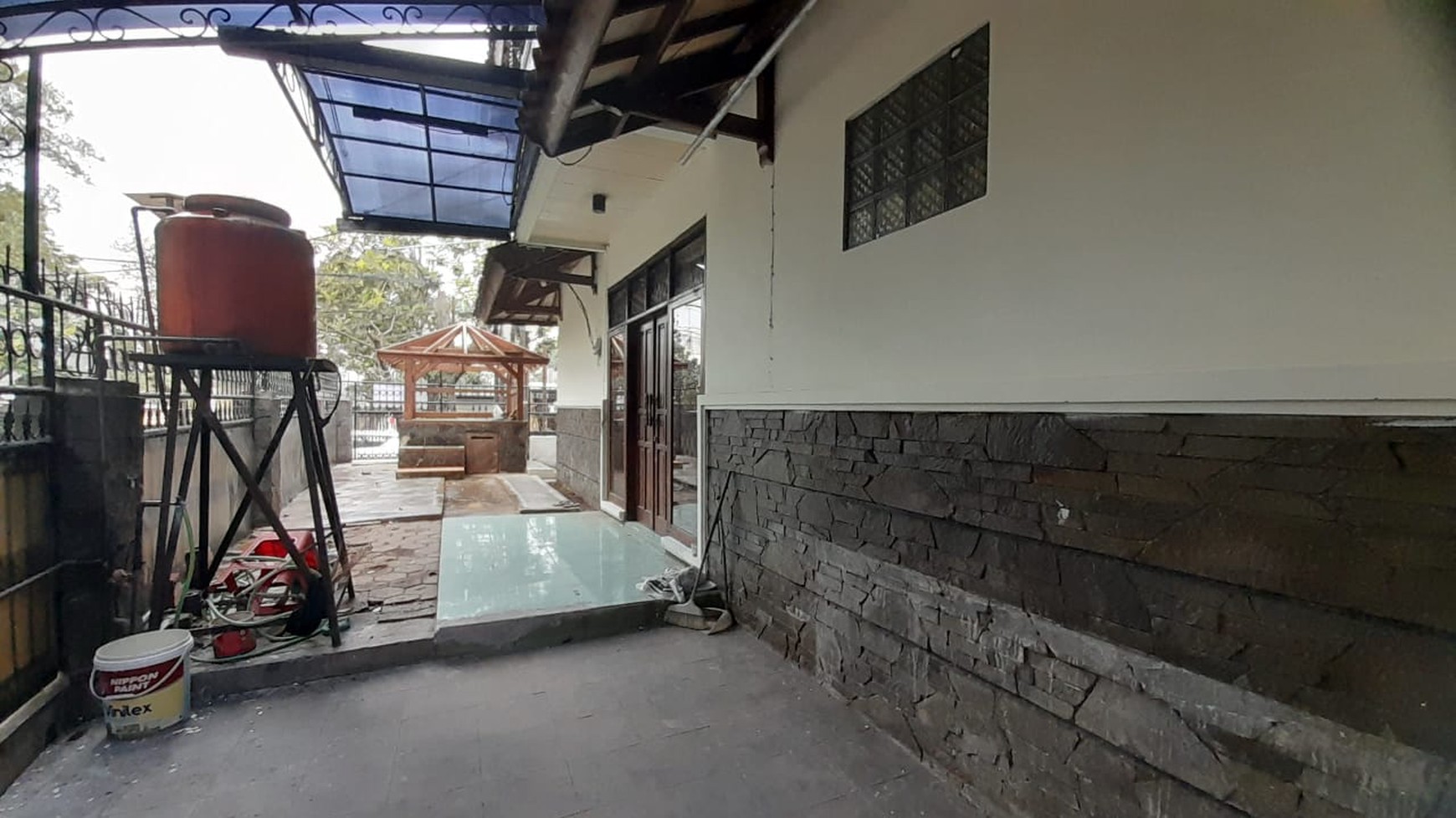 Disewa Rumah 2 Lantai Lokasi Strategis di Mainroad Sarijadi