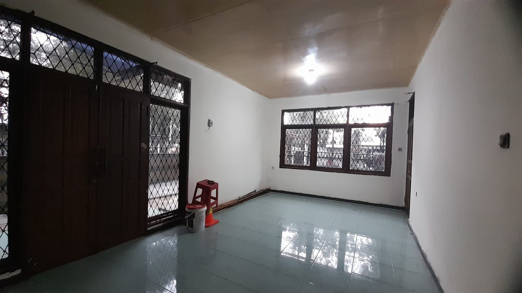 Disewa Rumah 2 Lantai Lokasi Strategis di Mainroad Sarijadi
