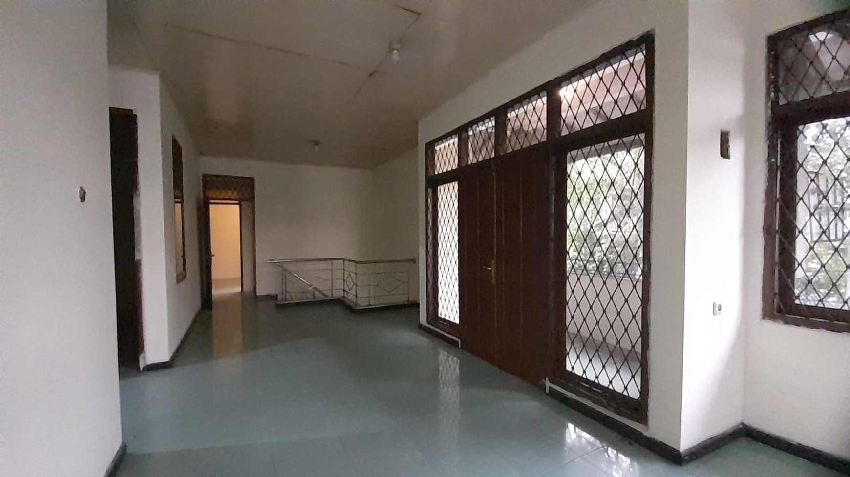 Disewa Rumah 2 Lantai Lokasi Strategis di Mainroad Sarijadi