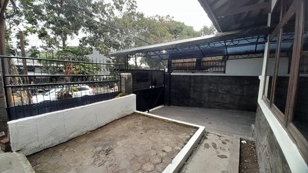 Disewa Rumah 2 Lantai Lokasi Strategis di Mainroad Sarijadi