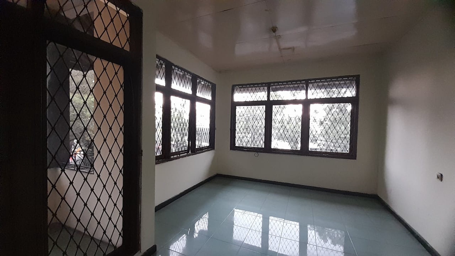 Disewa Rumah 2 Lantai Lokasi Strategis di Mainroad Sarijadi