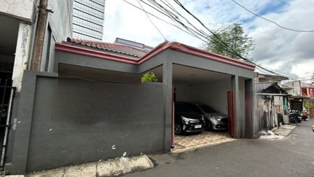 Dijual rumah 8 kamar di palmerah cocok utk usaha kosan