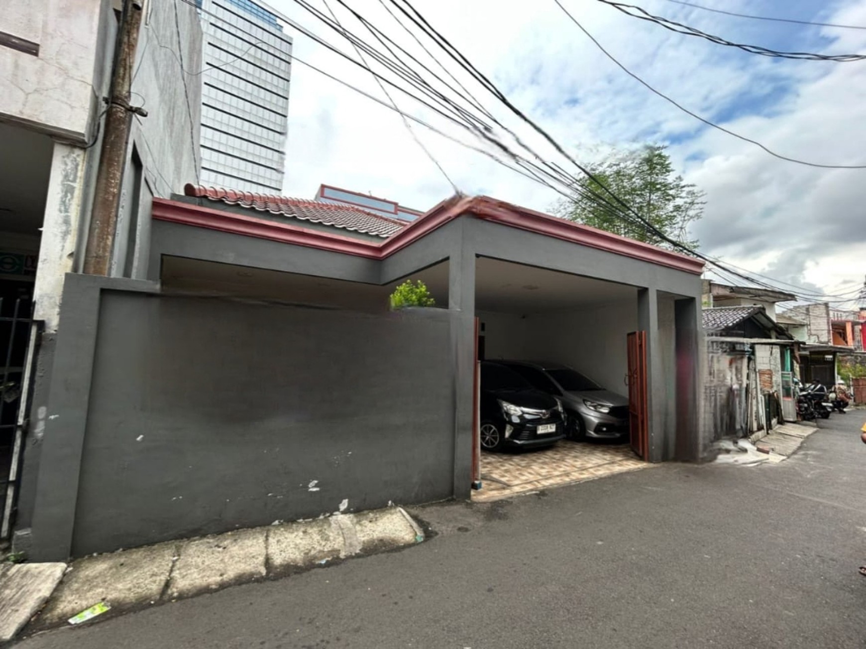 Dijual rumah 8 kamar di palmerah cocok utk usaha kosan