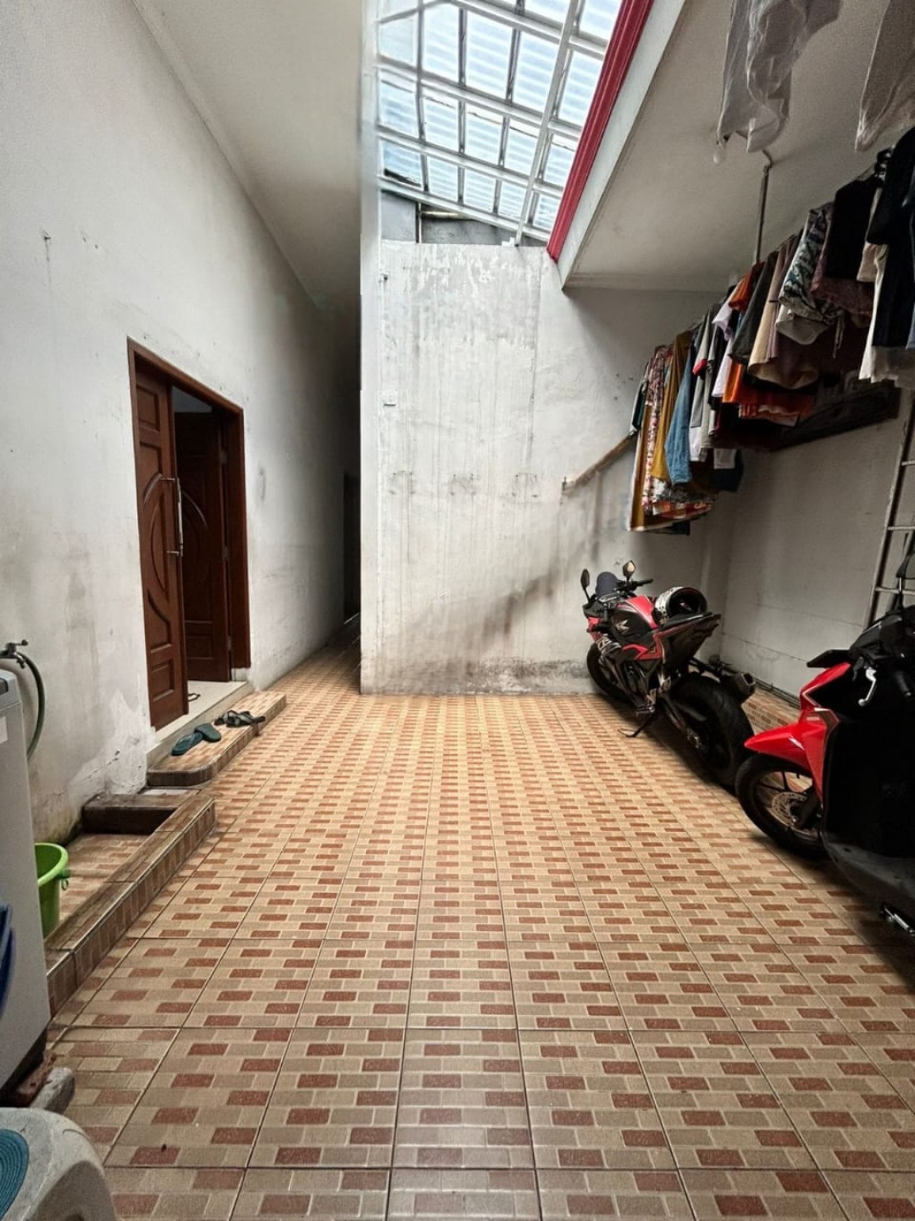 Dijual rumah 8 kamar di palmerah cocok utk usaha kosan