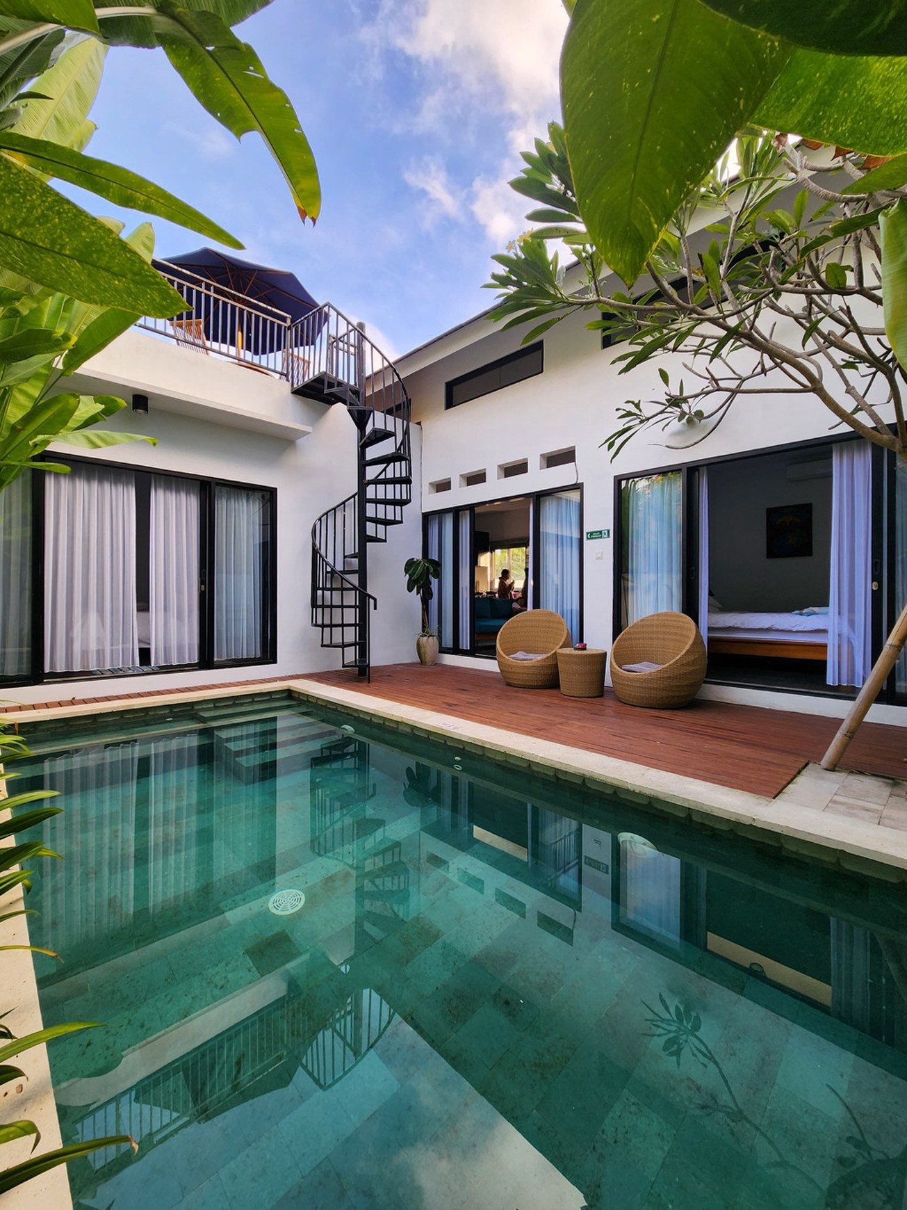 Freehold - Modern 2-Bedroom Villa with Rooftop & Garden in Prime Location Nusa Dua