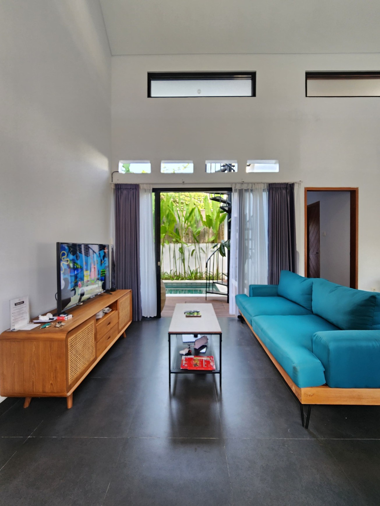 Freehold - Modern 2-Bedroom Villa with Rooftop & Garden in Prime Location Nusa Dua