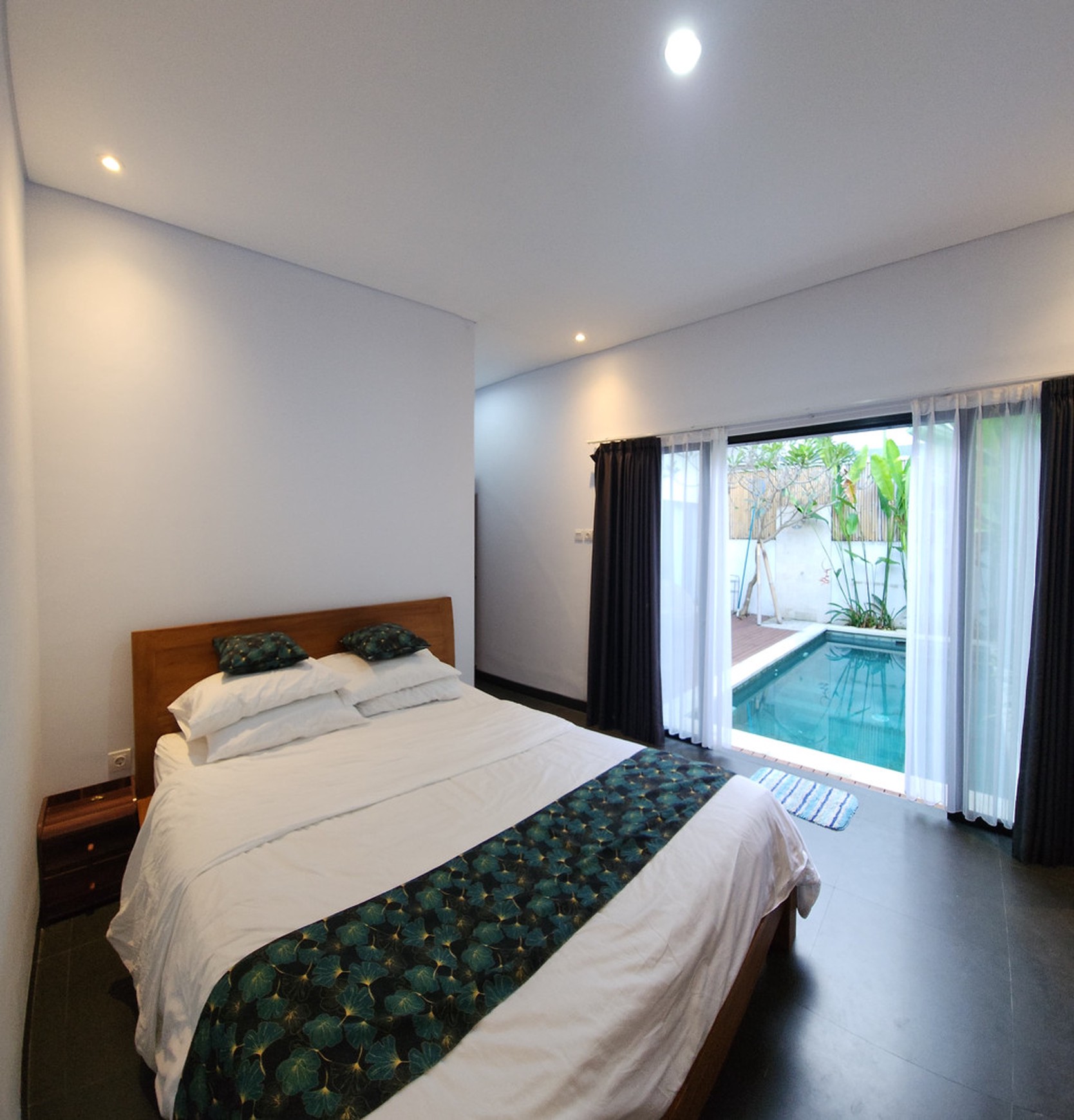 Freehold - Modern 2-Bedroom Villa with Rooftop & Garden in Prime Location Nusa Dua