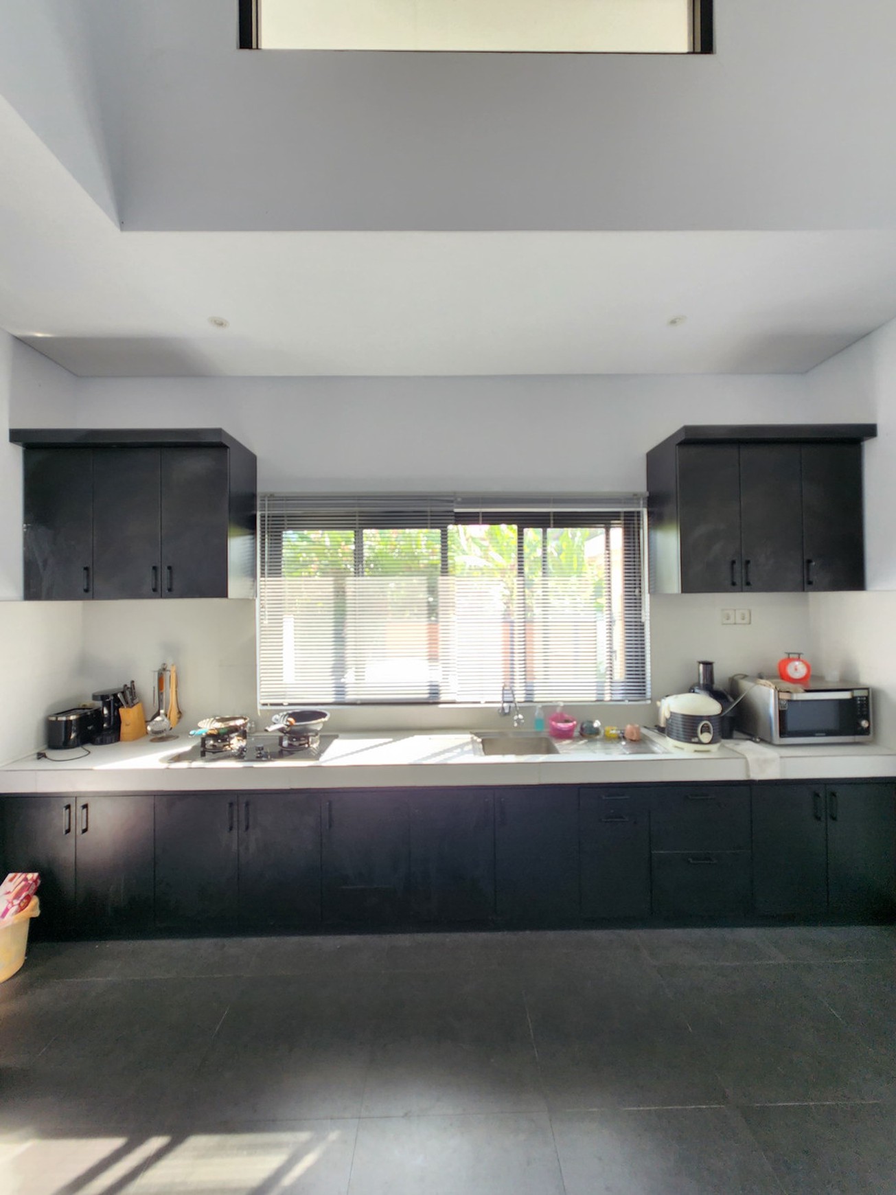 Freehold - Modern 2-Bedroom Villa with Rooftop & Garden in Prime Location Nusa Dua