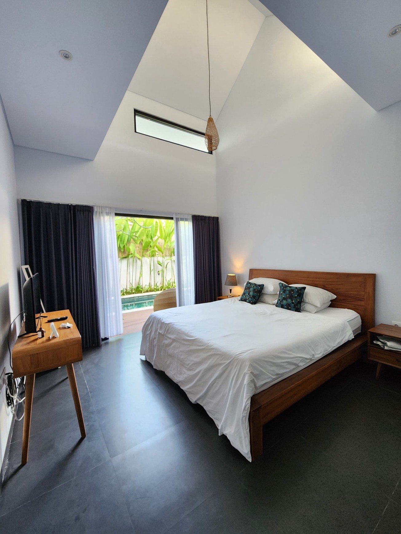 Freehold - Modern 2-Bedroom Villa with Rooftop & Garden in Prime Location Nusa Dua