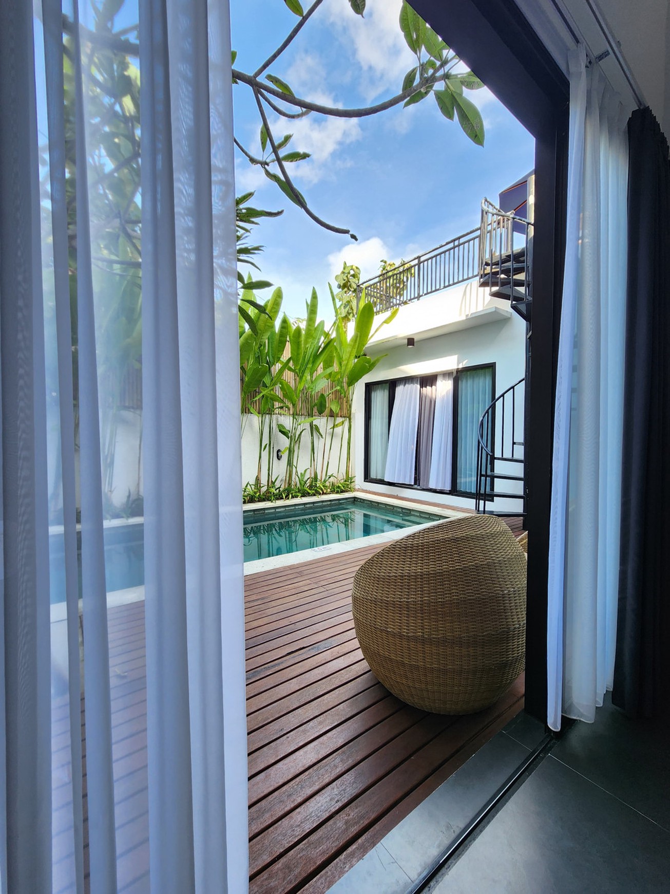 Freehold - Modern 2-Bedroom Villa with Rooftop & Garden in Prime Location Nusa Dua