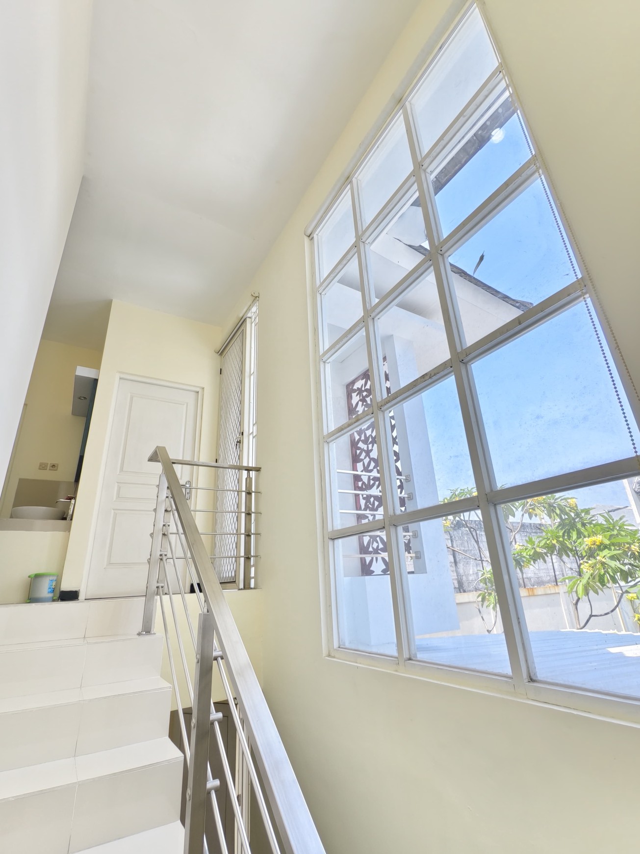 Rumah Cantik Semi Furnish di Wonorejo 3KT Bonus AC Lokasi Strategis