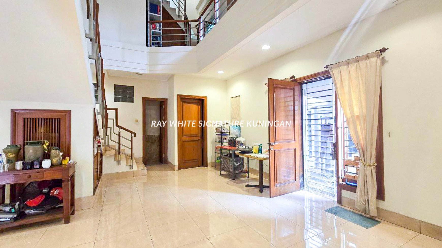 Dijual Rumah Siap Huni dengan Lokasi Prime di Cideng Jakarta Pusat