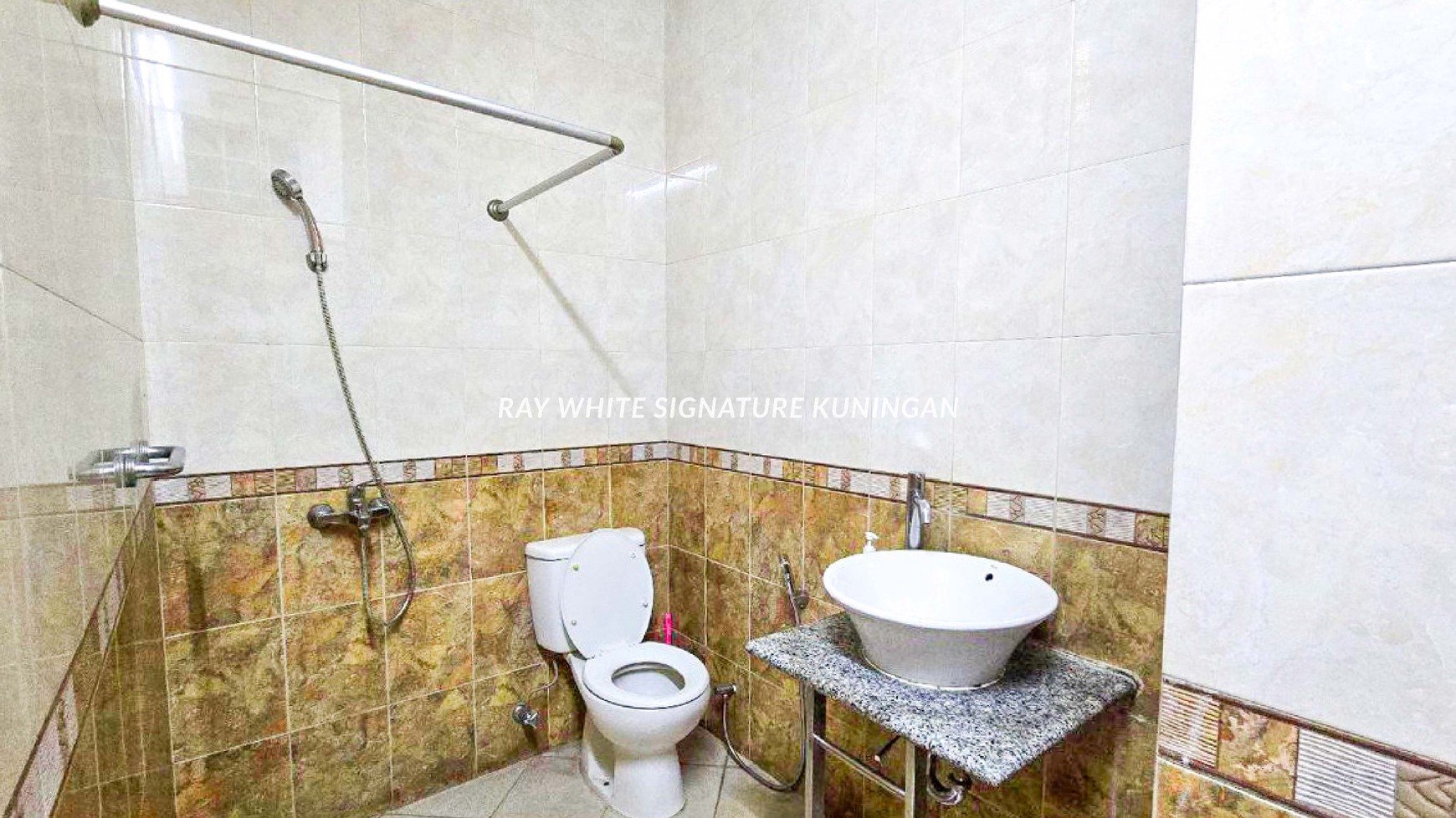 Dijual Rumah Siap Huni dengan Lokasi Prime di Cideng Jakarta Pusat
