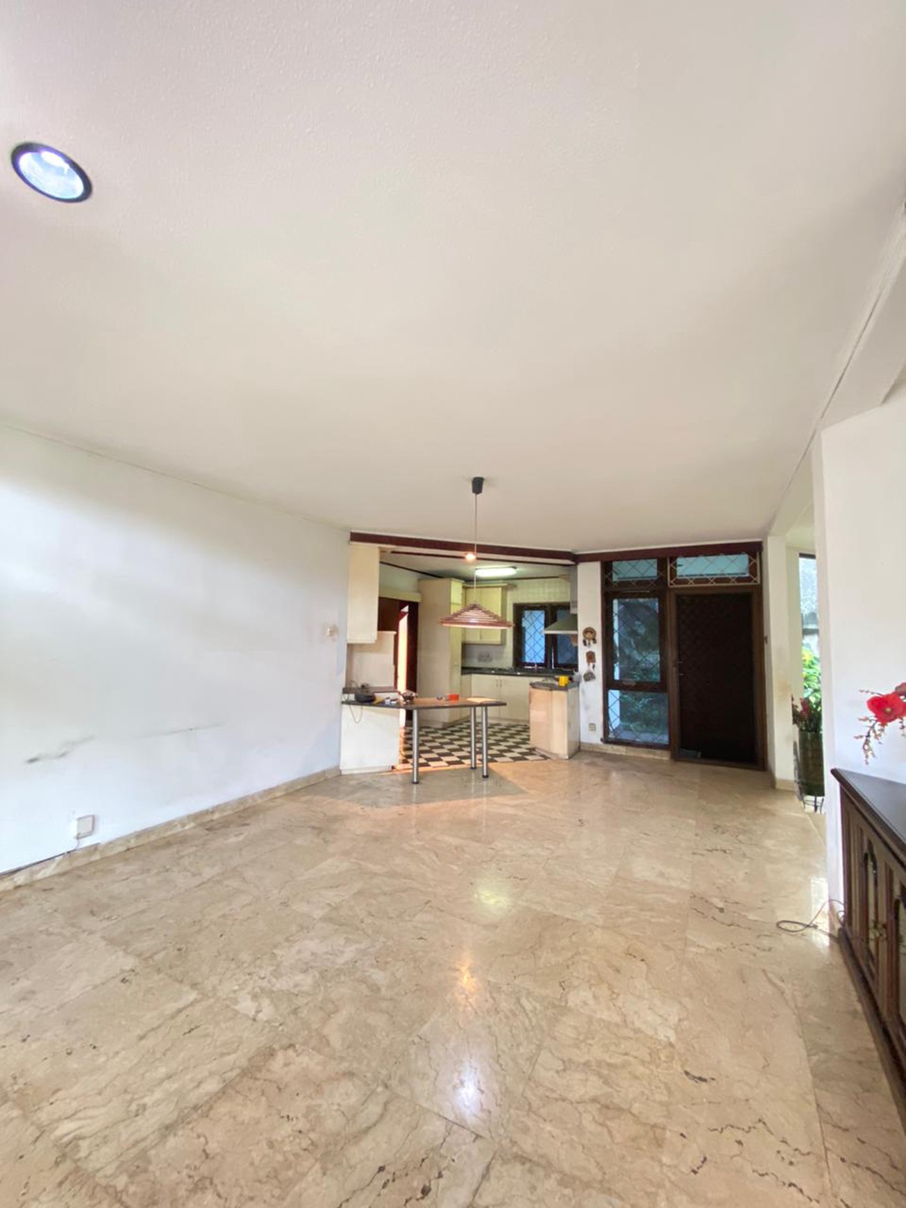 Rumah Luas 432m&#xb2; di Cinere 1,5 Lantai Lokasi Strategis Dekat Akses Tol & Mall