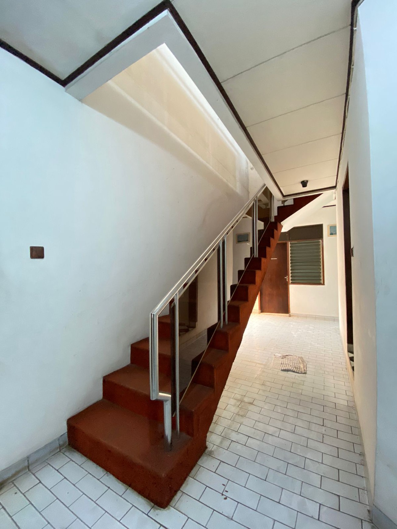 Rumah Luas 432m&#xb2; di Cinere 1,5 Lantai Lokasi Strategis Dekat Akses Tol & Mall