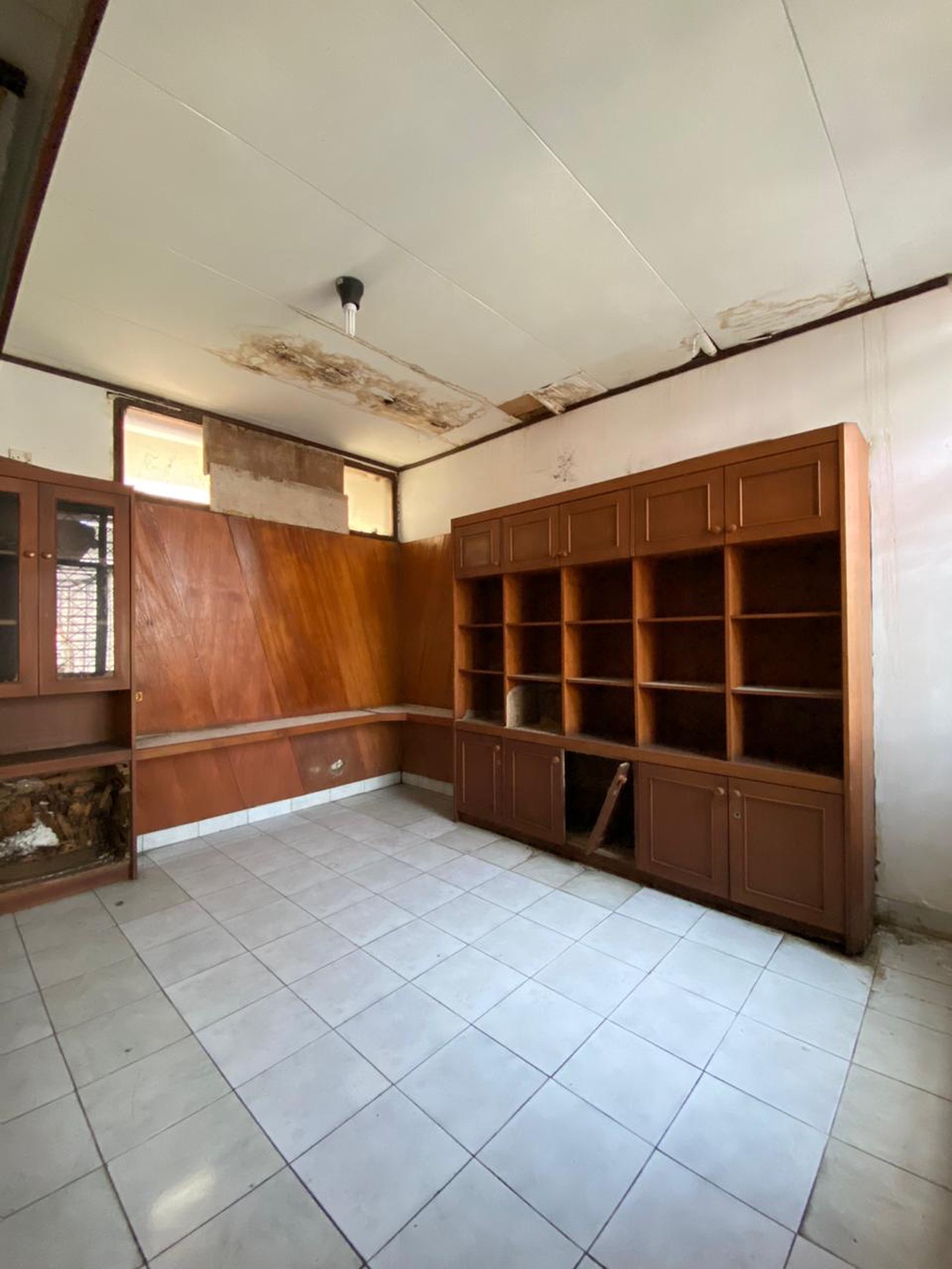 Rumah Luas 432m&#xb2; di Cinere 1,5 Lantai Lokasi Strategis Dekat Akses Tol & Mall