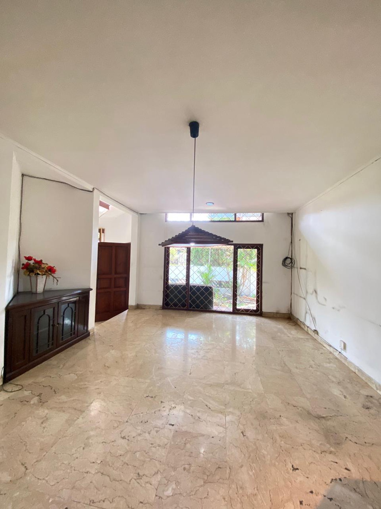 Rumah Luas 432m&#xb2; di Cinere 1,5 Lantai Lokasi Strategis Dekat Akses Tol & Mall