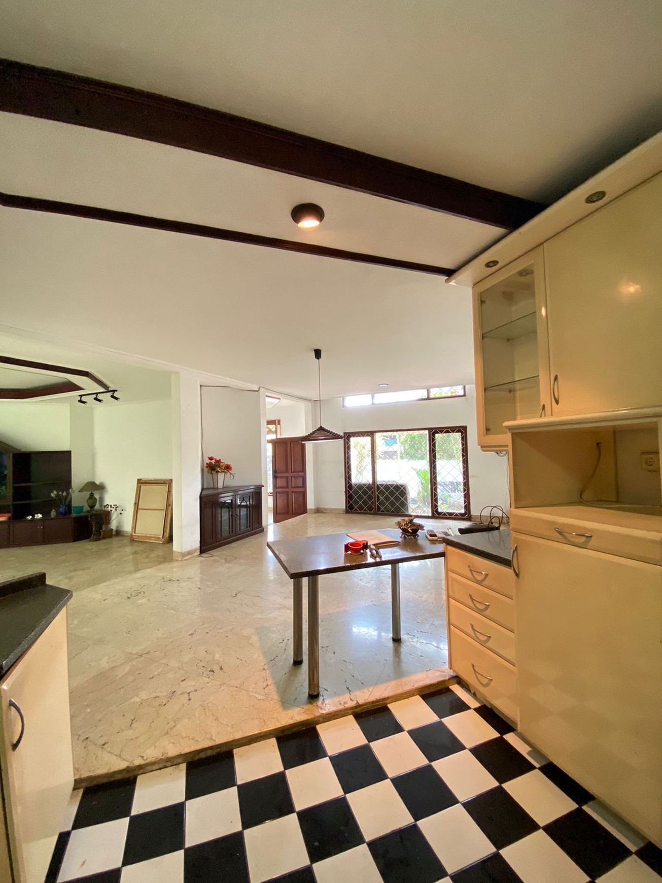 Rumah Luas 432m&#xb2; di Cinere 1,5 Lantai Lokasi Strategis Dekat Akses Tol & Mall