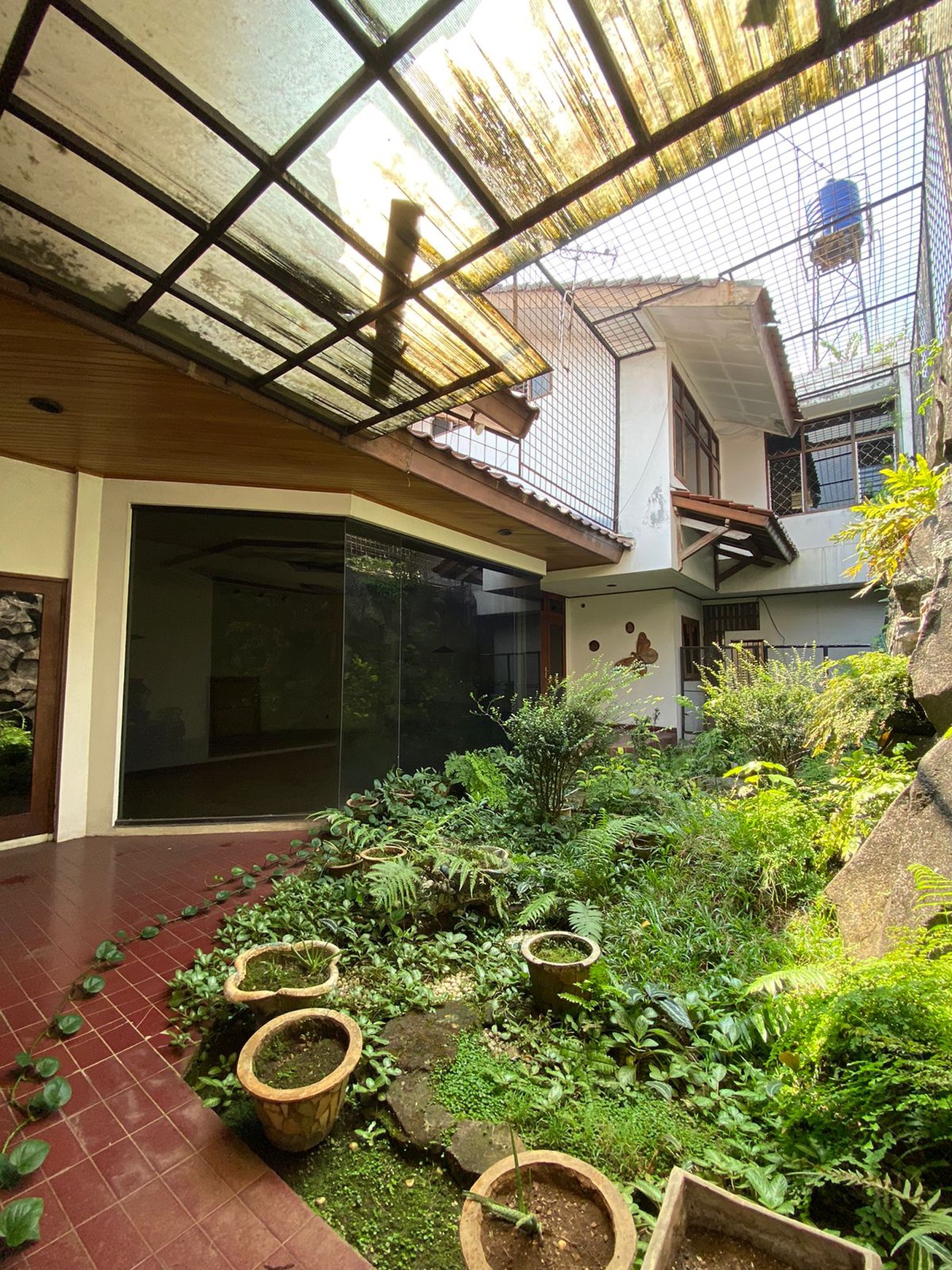 Rumah Luas 432m&#xb2; di Cinere 1,5 Lantai Lokasi Strategis Dekat Akses Tol & Mall