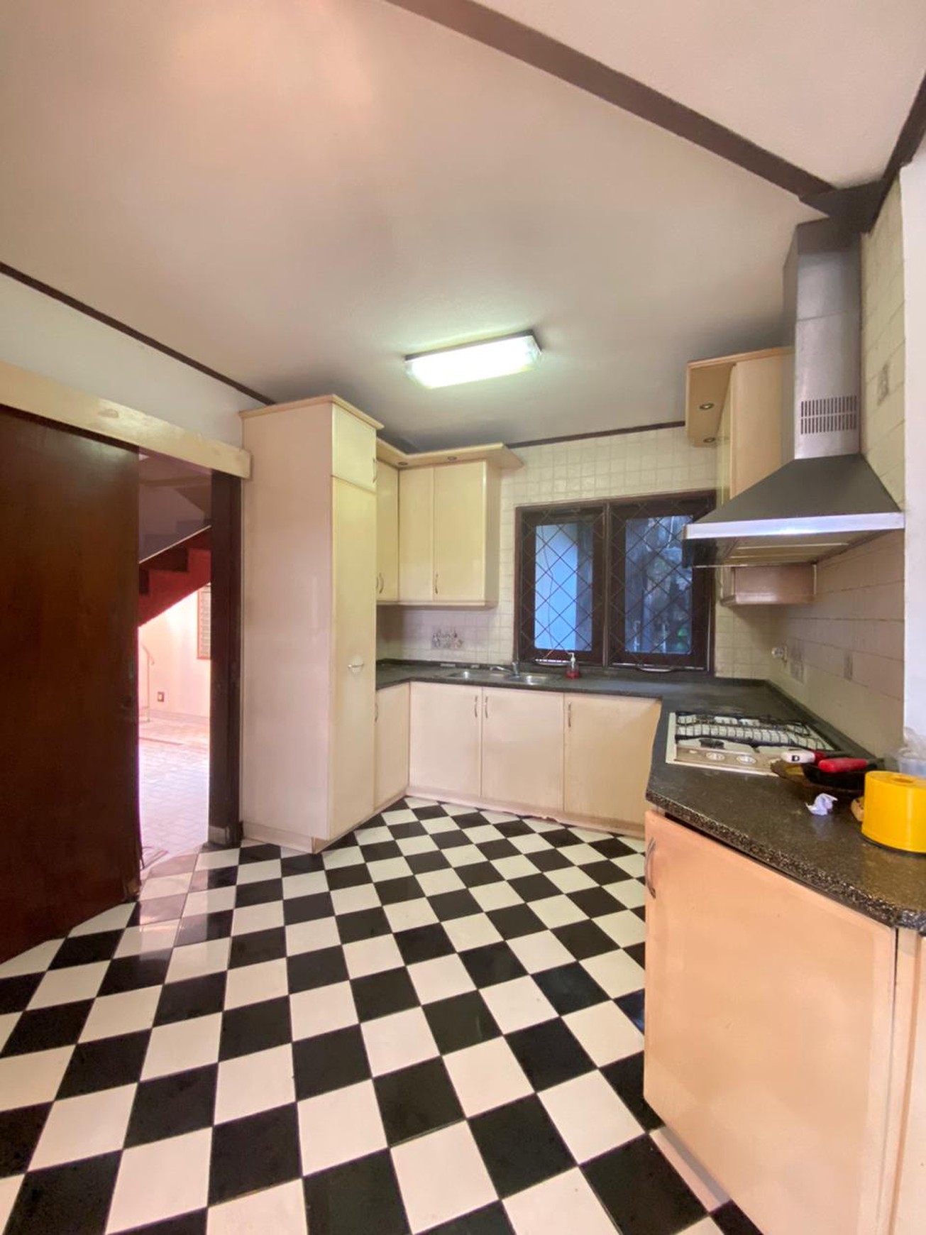 Rumah Luas 432m&#xb2; di Cinere 1,5 Lantai Lokasi Strategis Dekat Akses Tol & Mall