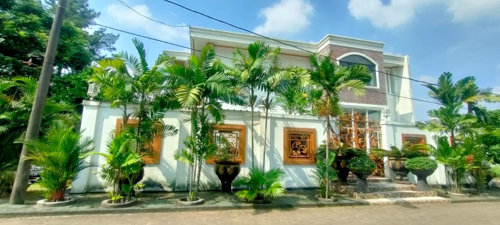 Dijual Rumah Mewah di Villa Gunung Lestari.