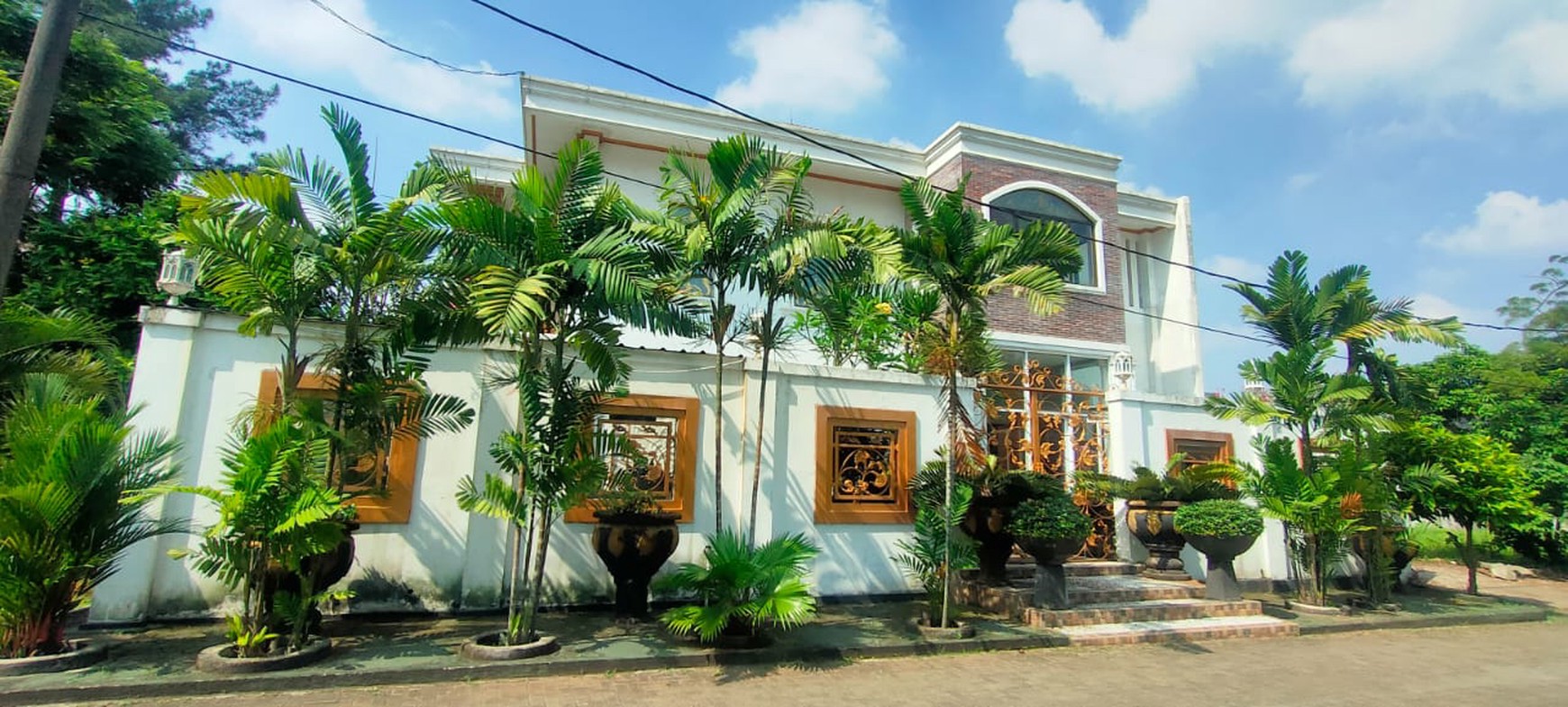 Dijual Rumah Mewah di Villa Gunung Lestari.