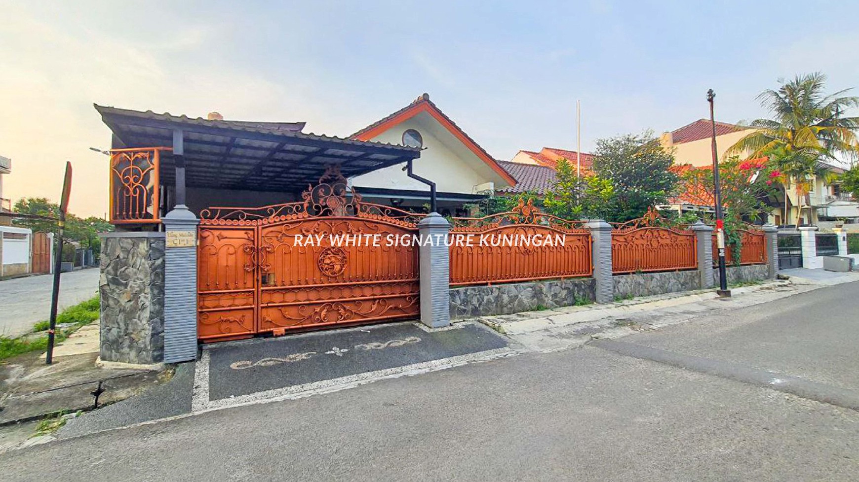 Rumah Siap Huni Posisi Hoek Dengan Lokasi Nyaman dan Asri di Elang Malindo Jakarta Timur