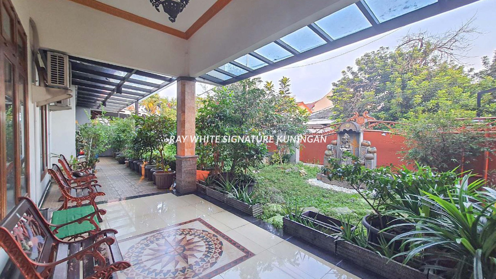Rumah Siap Huni Posisi Hoek Dengan Lokasi Nyaman dan Asri di Elang Malindo Jakarta Timur